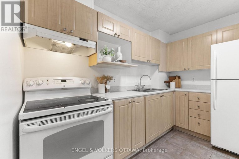 28900181/202-royalton-private/hunt-club-woods/ottawa/ontario/K1V9S3_13