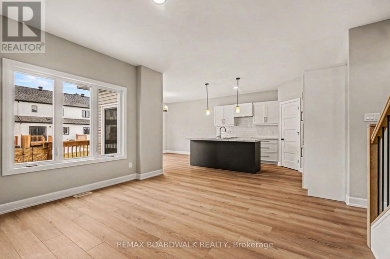 29490953/404-falcon-lane/village-of-russell/russell/ontario/K4R1E5_9