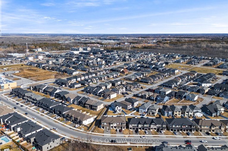 29589198/740-miikana-road/blossom-parkkemp-parkfindlay-creek/ottawa/ontario/K1X0H6_48