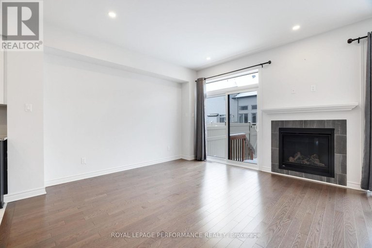 29228458/669-cordelette-circle-e/mer-bleuebradley-estatesanderson-park/ottawa/ontario/K1W0P2_16