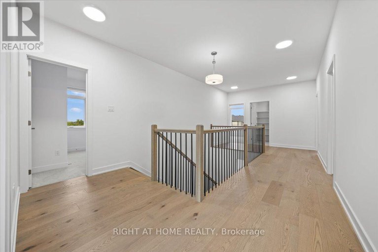 28770534/610-kenabeek-terrace/riverside-southgloucester-glen/ottawa/ontario/K4M0M3_22