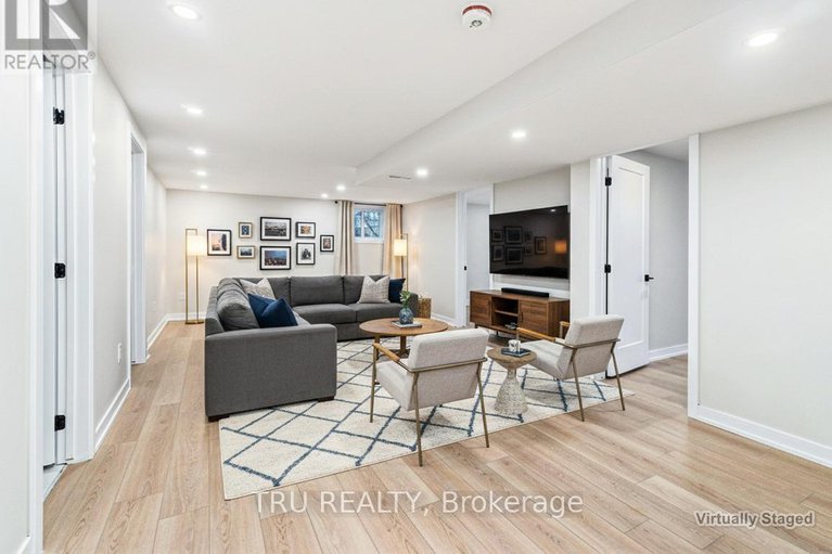 28740163/39-sunnycrest-drive/city-viewskylinefisher-heightsparkwood-hills/ottawa/ontario/K2E5Y4_26
