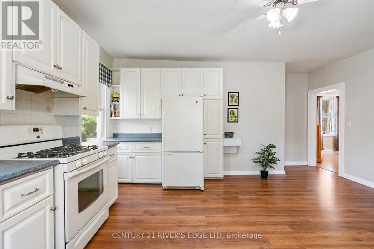 28632376/12084-lakeshore-drive/morrisburg/south-dundas/ontario/K0C1X0_11