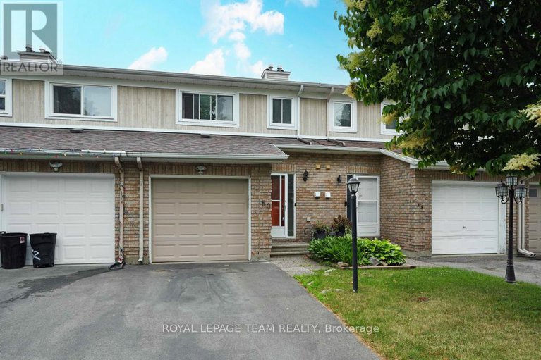 50 Hummingbird Crescent N