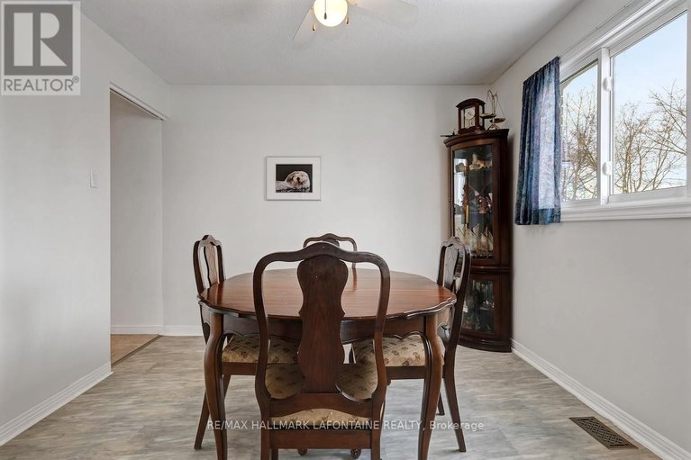 29444353/2443-ogilvie-road/beacon-hill-north/ottawa/ontario/K1J7N3_10