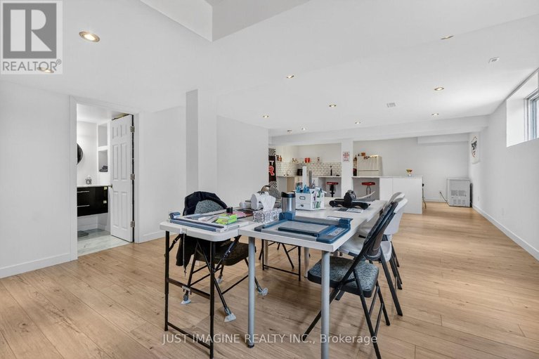 29583767/32-edenbridge-court/mer-bleuebradley-estatesanderson-park/ottawa/ontario/K1W0P1_41