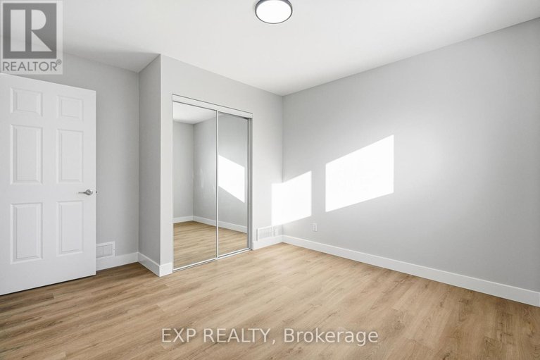 29533055/2158-fillmore-crescent/beacon-hill-north/ottawa/ontario/K1J6A4_23