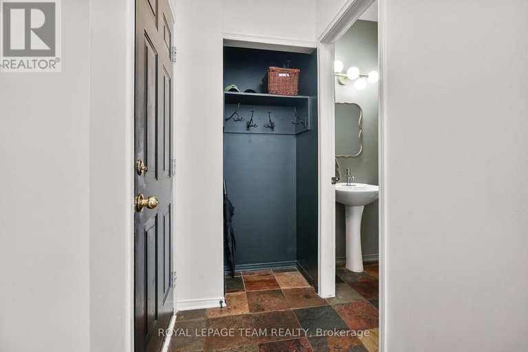 28812426/2122-saunders-avenue/woodroffe/ottawa/ontario/K2A4C7_6