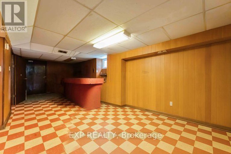 28788281/878-ivanhoe-avenue/queensway-terrace-north/ottawa/ontario/K2B5S5_28