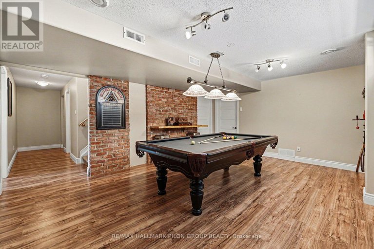 29541986/18-abbey-crescent/village-of-russell/russell/ontario/K4R0B5_18