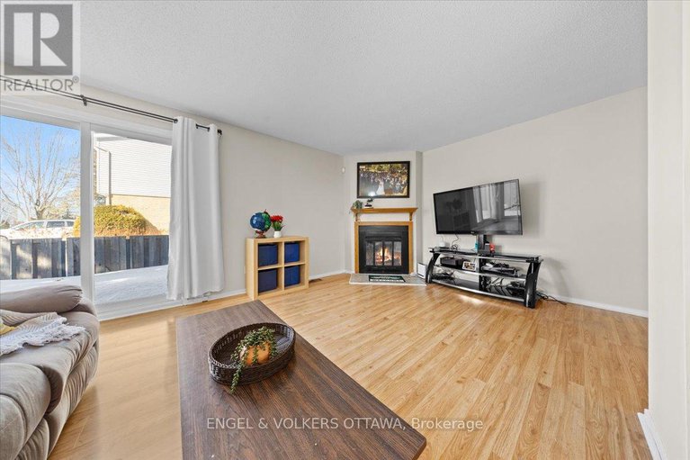 29422354/a-1753-lamoureux-drive/queenswood-heights-south/ottawa/ontario/K1E2N3_10