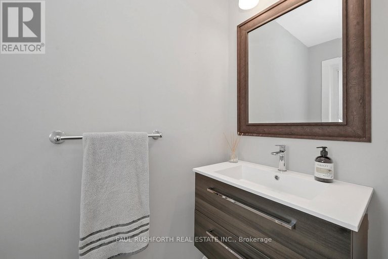 29578151/23-pixley-private/riverview-park/ottawa/ontario/K1G4C3_18