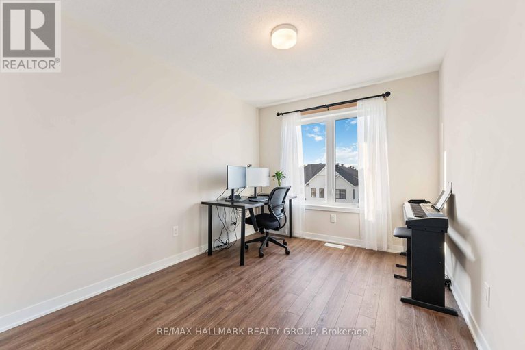 28974031/629-quilter-row/goulbourn-twp-from-franktown-rdsouth-to-rideau/ottawa/ontario/K0A2Z0_23