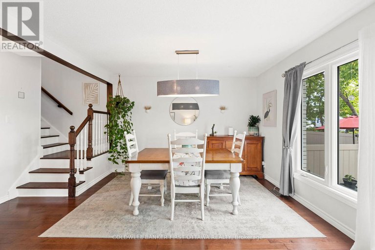 28819610/12-550-straby-avenue/overbrookcastle-heights/ottawa/ontario/K1K1H1_10