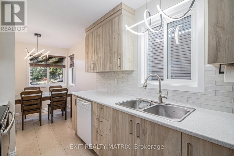 29045616/1432-deavy-way-e/bilberry-creekqueenswood-heights/ottawa/ontario/K1E2W8_6