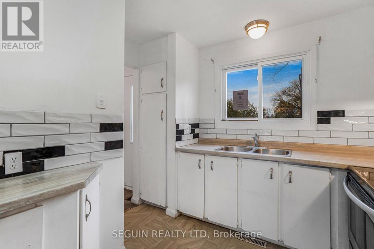 29101231/6138-brookside-lane/convent-glen-south/ottawa/ontario/K1C2K7_10