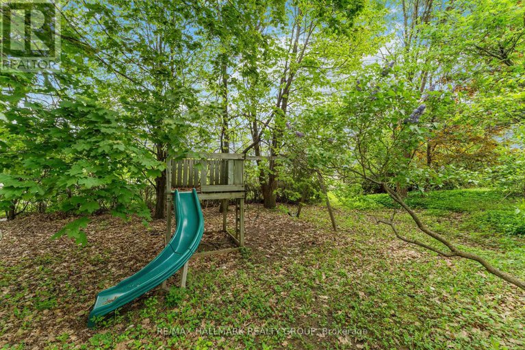 28573949/2103-delmar-drive/playfair-park/ottawa/ontario/K1H5P6_36