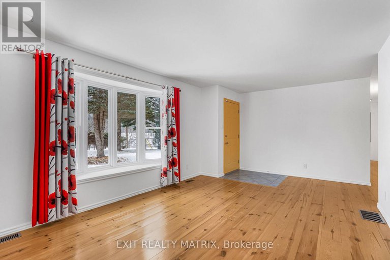 29164784/1261-golf-road/east-hawkesbury-twp/east-hawkesbury/ontario/K6A2R2_7