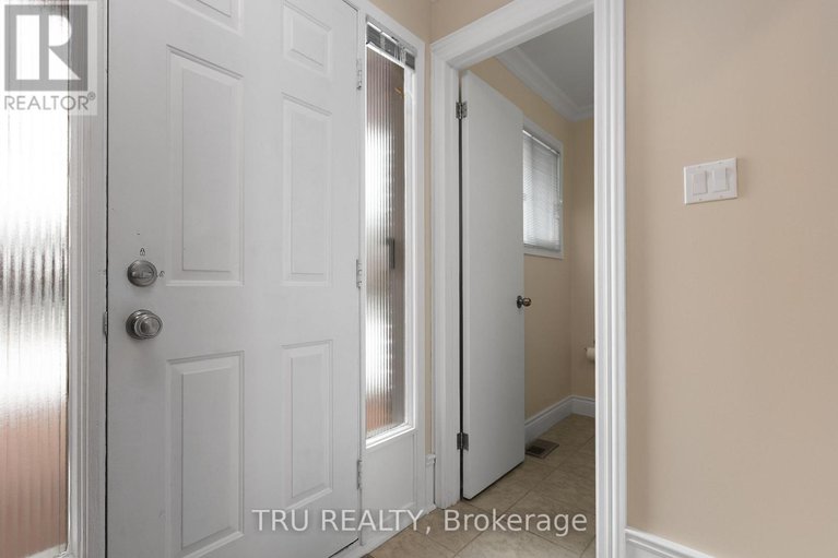 29239837/1078-st-emmanuel-terrace/convent-glen-north/ottawa/ontario/K1C2J7_2