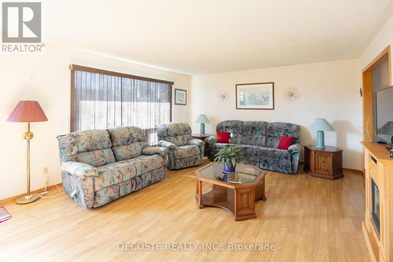 28954705/45-clement-street/alexandria/north-glengarry/ontario/K0C1A0_4