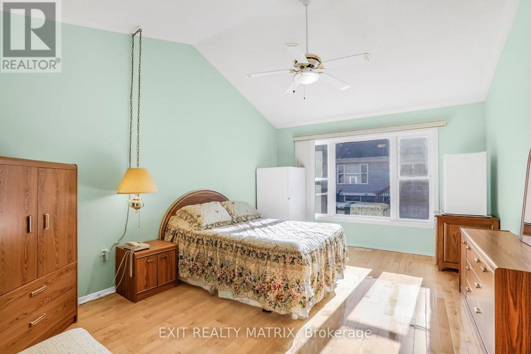 28129877/1241-foxborough-private/beaconwood/ottawa/ontario/K1J1E2_19
