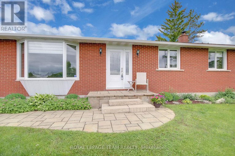 28394821/6022-third-line-road-n/rideau-twp-w-of-hwy-16-north-of-reg-rd-6/ottawa/ontario/K0A2T0_2