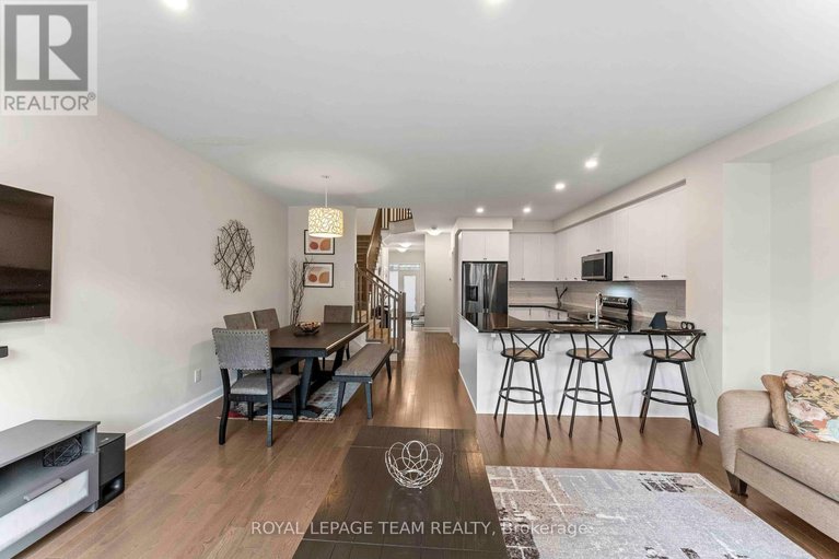 28414492/325-cosanti-drive/remainder-of-stittsville-area/ottawa/ontario/K2S2W6_14