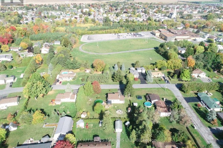 29034285/21-ste-therese-boulevard/embrun/russell/ontario/K0A1W0_6