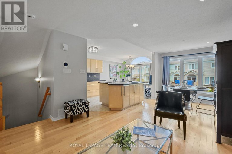 28334398/2072-dunollie-crescent/morgans-grantsouth-march/ottawa/ontario/K2W1H6_12