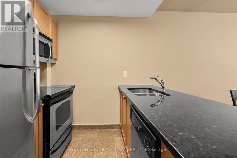 29458300/105-323-winona-avenue/westboro-south/ottawa/ontario/K1Z5H3_35