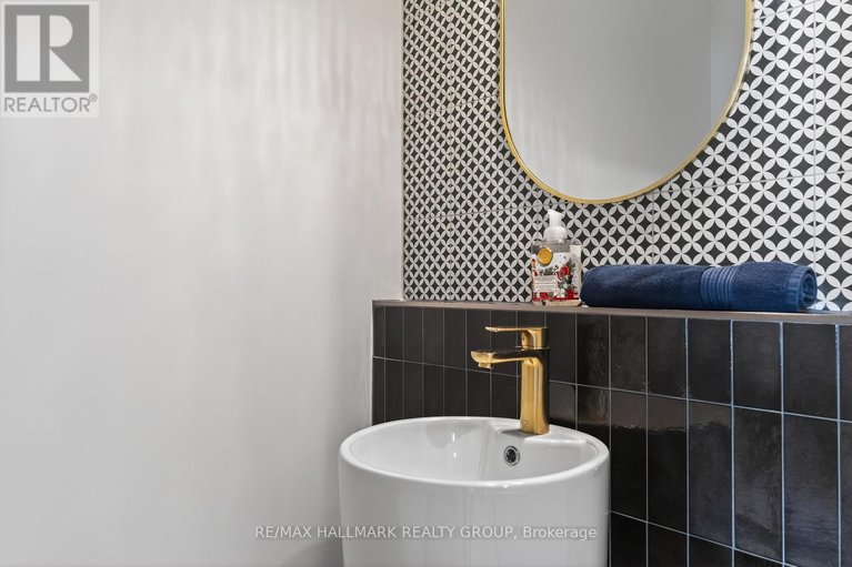 29543009/1625-royal-orchard-drive/cumberland-estates/ottawa/ontario/K4C1A9_23