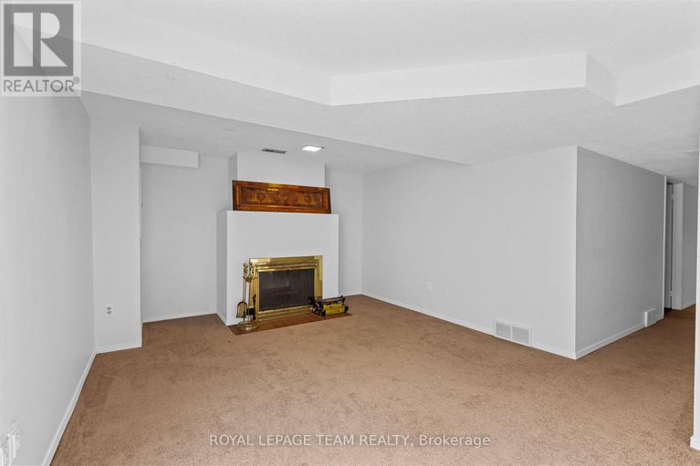 28930339/2163-orient-park-drive/blackburn-hamlet-south/ottawa/ontario/K1B4W1_30