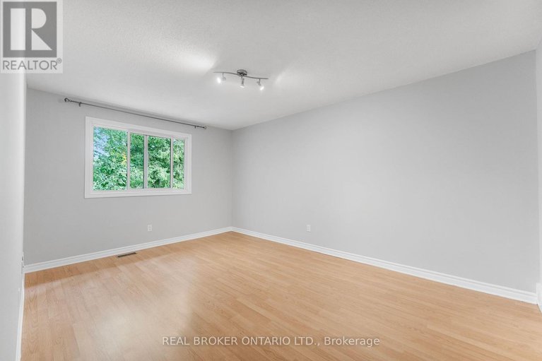 28816941/33-83-glen-park-drive/blackburn-hamlet-south/ottawa/ontario/K1B3Z1_25
