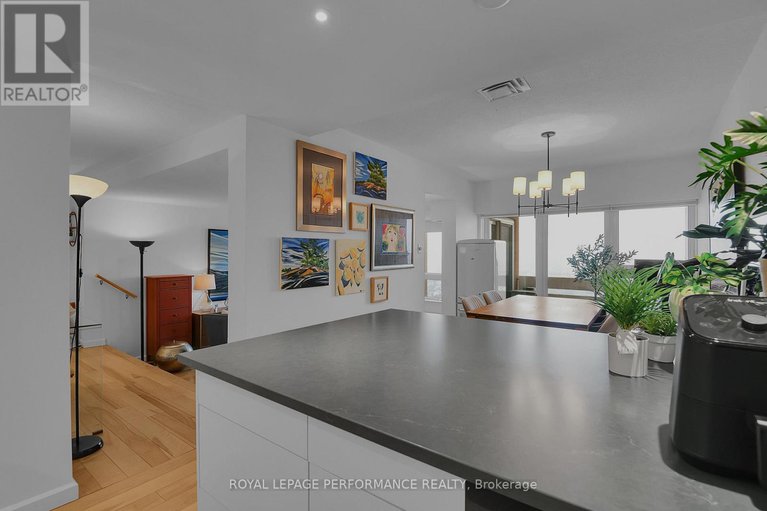 29385970/905-373-laurier-avenue-e/sandy-hill/ottawa/ontario/K1N8X6_11