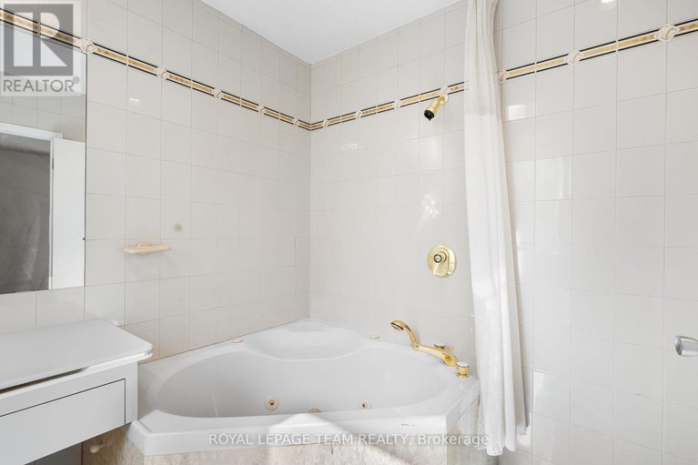 28977224/1495-prince-of-wales-drive/mooneys-bay/ottawa/ontario/K2C1N8_16