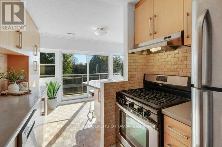 29607398/216-12-corkstown-road/lakeview-park/ottawa/ontario/K2H5B3_17