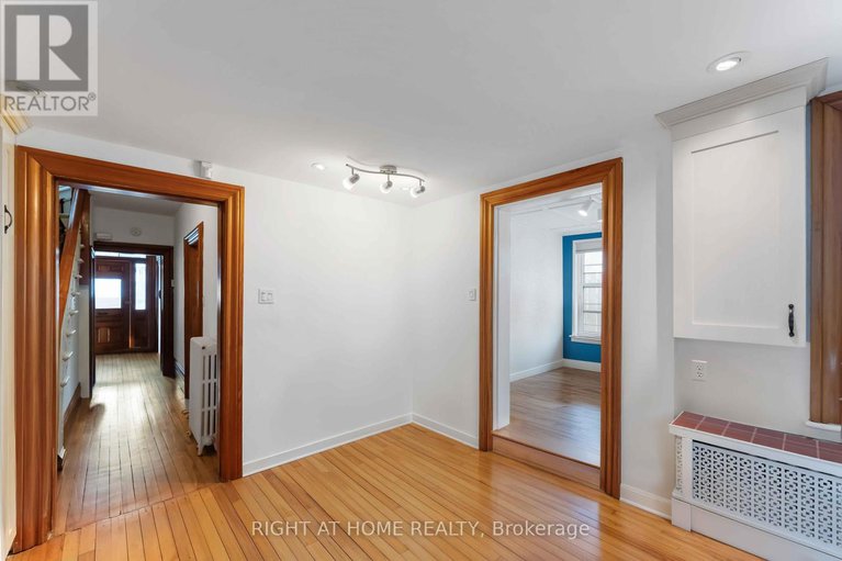 28483202/183-augusta-street/sandy-hill/ottawa/ontario/K1N8B9_3