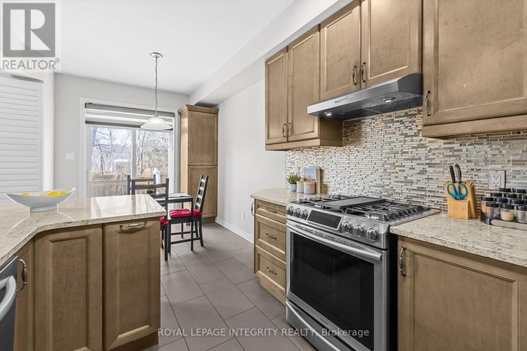 29655323/27-orange-blossom-private/blossom-parkleitrim/ottawa/ontario/K1T0M9_18