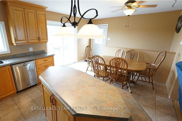 25566557/19100-kenyon-conc-rd-7-road/north-glengarry-kenyon-twp/north-glengarry/ontario/K0C1A0_17