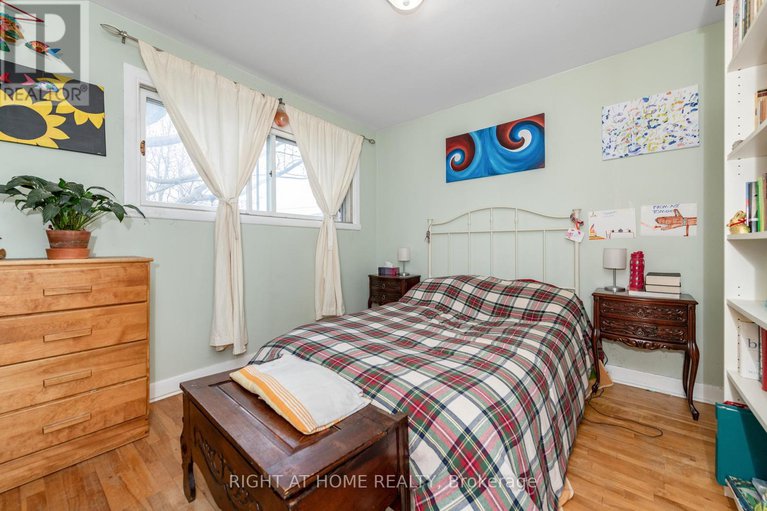 28537509/2421-iris-street/parkway-park/ottawa/ontario/K2C1C7_21