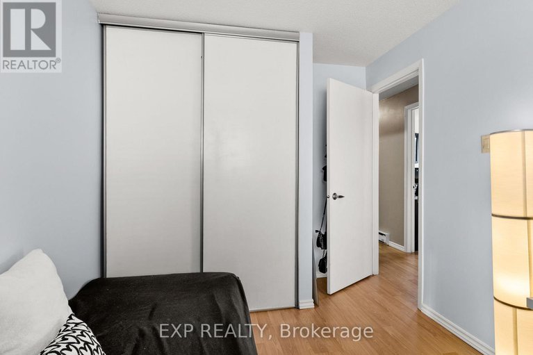 29394023/4-260-fenerty-court/katimavik/ottawa/ontario/K2L3A7_18