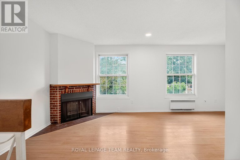28827776/9-moorside-private/carleton-heights/ottawa/ontario/K2C3P4_7