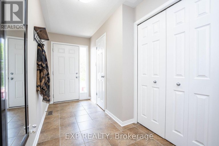 29123132/504-barholm-private/mer-bleuebradley-estatesanderson-park/ottawa/ontario/K4B1H9_3