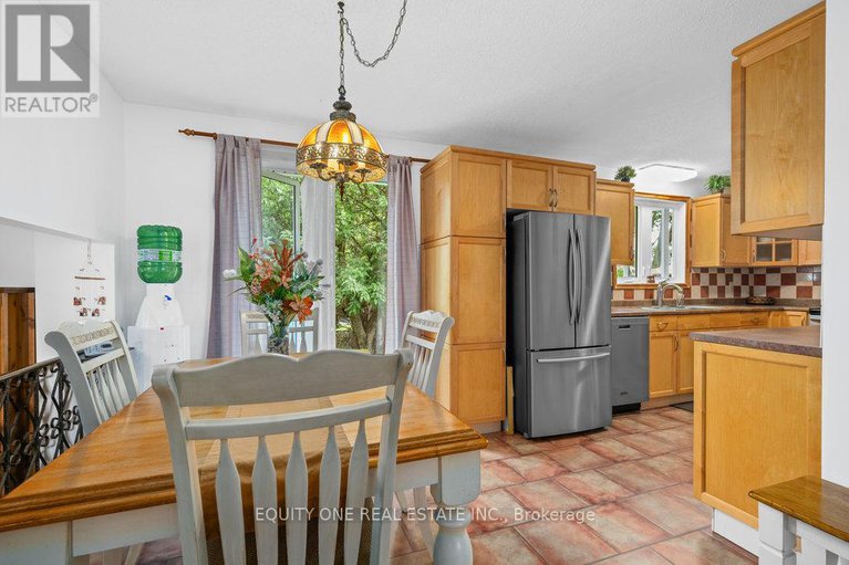 28495374/542-sirois-avenue/overbrookcastle-heights/ottawa/ontario/K1K1H4_15