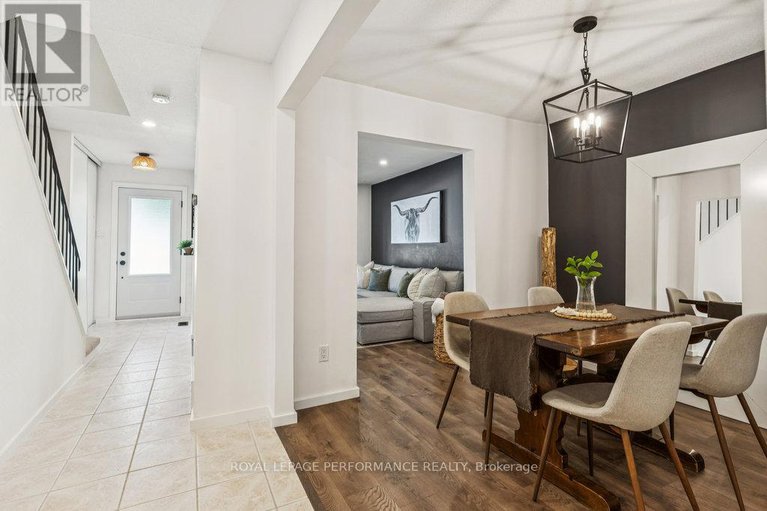 28749249/68-1732-shamandura-lane/orleanssunridge/ottawa/ontario/K1C6Z9_16