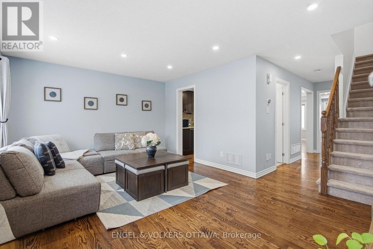 29376577/476-coldwater-crescent/emerald-meadowstrailwest/ottawa/ontario/K2M0J2_20