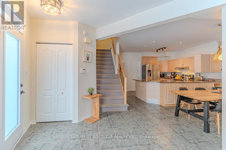 29418549/1075-north-river-road/overbrook/ottawa/ontario/K1K3V9_3