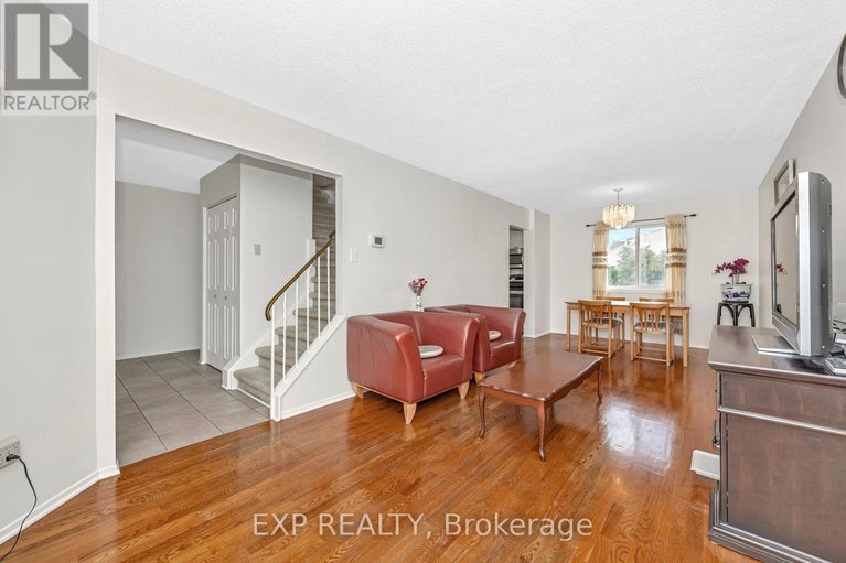 28480509/29-gowrie-drive/glencairnhazeldean/ottawa/ontario/K2L2T5_9
