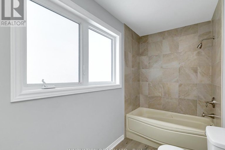 28246282/2-chickasaw-crescent/bridlewood/ottawa/ontario/K2M1M3_18