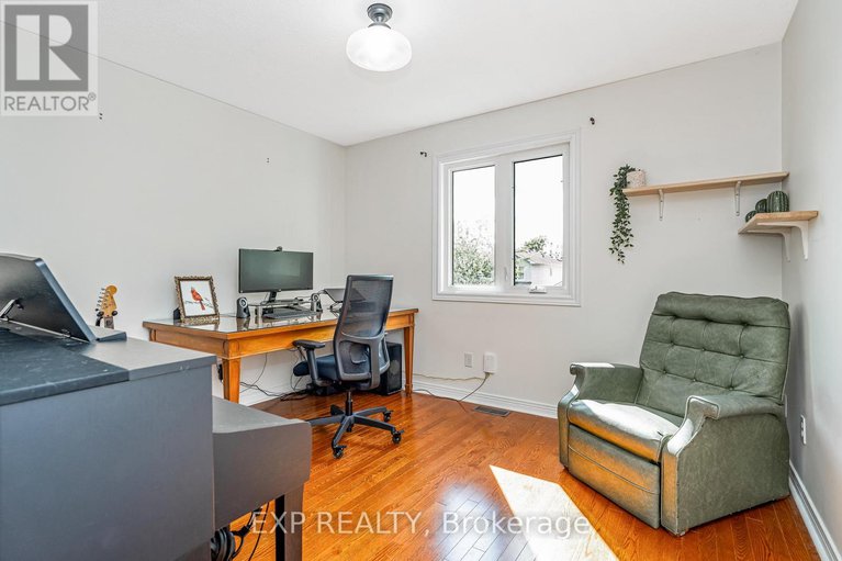 28595506/18-hawley-crescent/bridlewood/ottawa/ontario/K2M1T3_14
